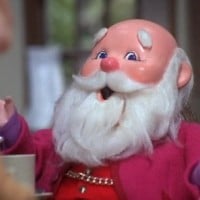 Children are welcoming a burglar into their house