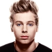Luke Hemmings (5 Seconds of Summer)