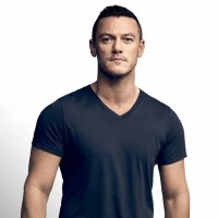 Luke Evans - Gaston