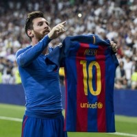 Messi's Last Minute Goal in Bernabeu (2017)