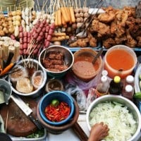 You'll get delicious food at the roadside stalls and local markets.