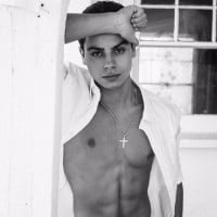 Jake T. Austin (Max)