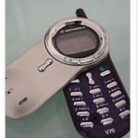 Motorola V70